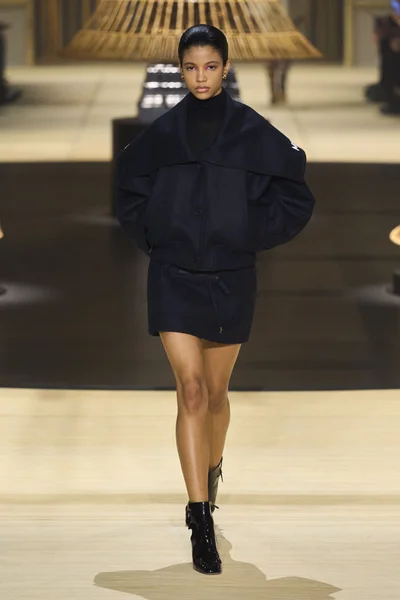 Look 28